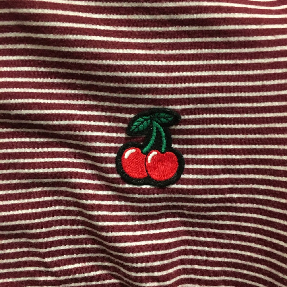 Cherry patch top - Picture 2 of 4